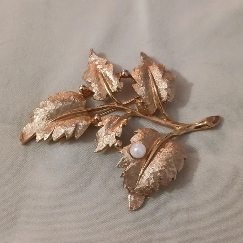 Vintage Rare Charel Brooch Textured Gold Leaves With Pearl, EUC - Picture 2 of 7